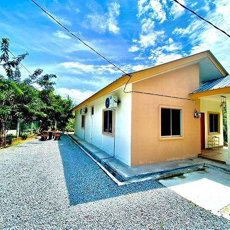 Raees Homestay Kampong Tanjong Minyak Dış mekan fotoğraf